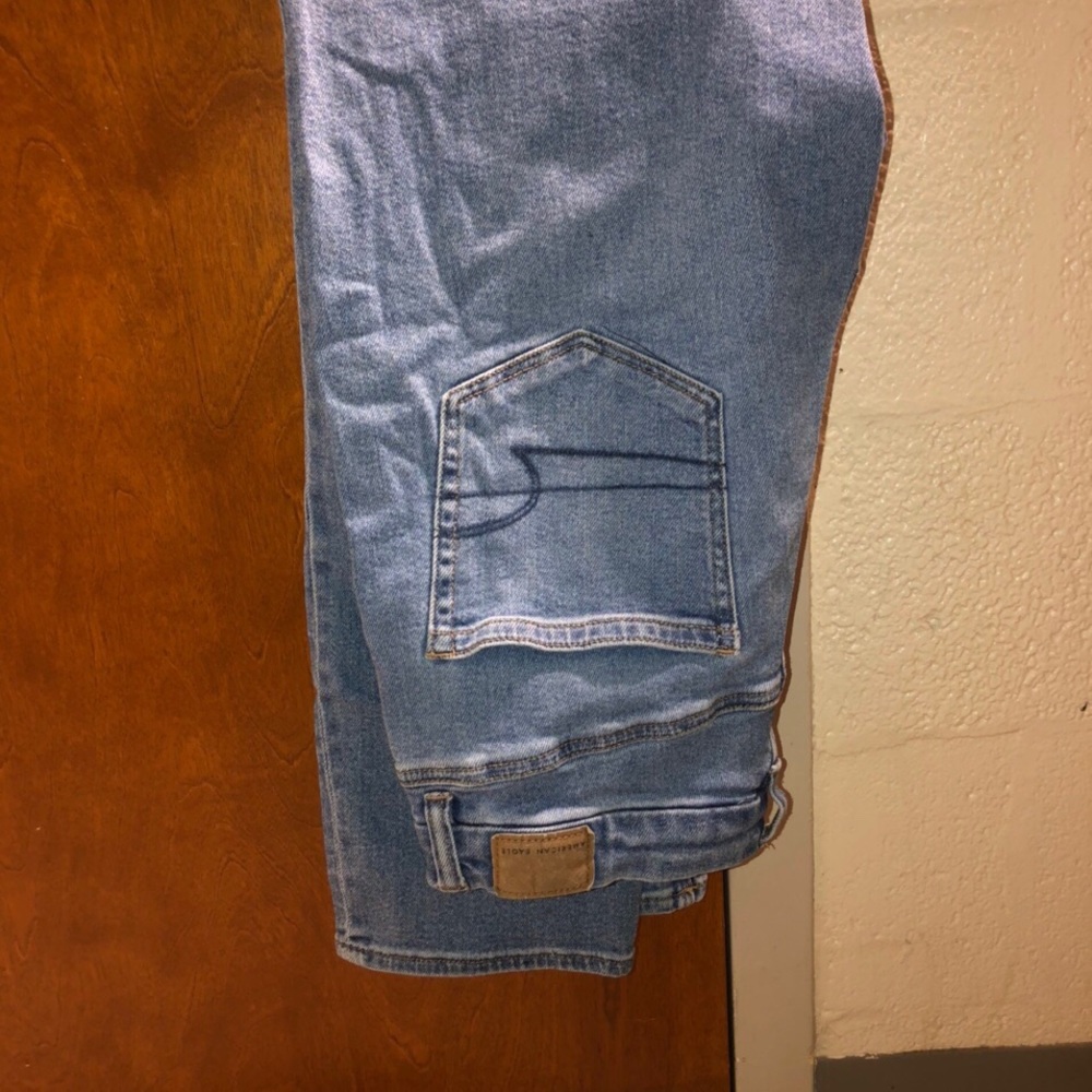 American Eagle High Waisted Mom Jeans Size- 8
